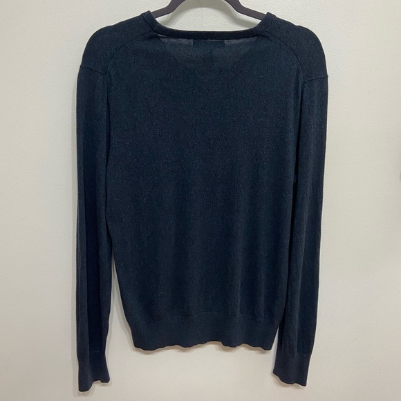 Banana Republic Men’s Cashmere Silk Luxury Blend Navy Blue V-Neck Sweater - Picture 2 of 5